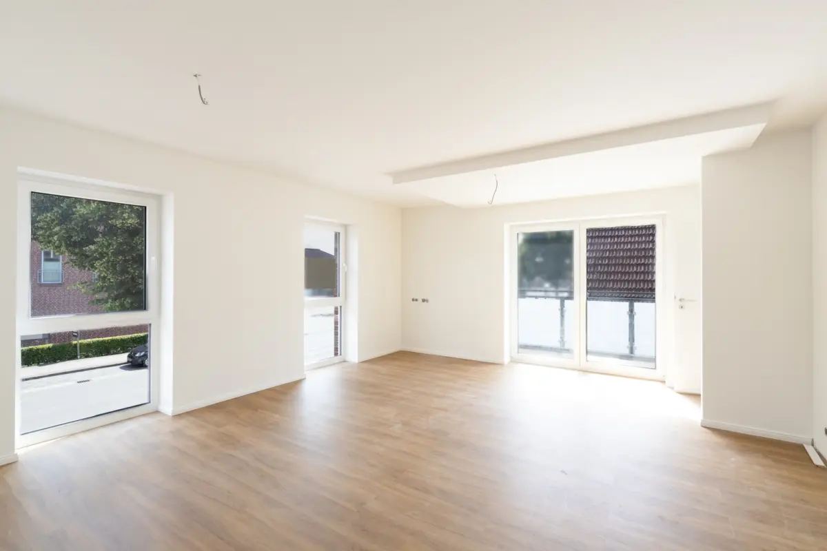 Wohnzimmer mit Balkon