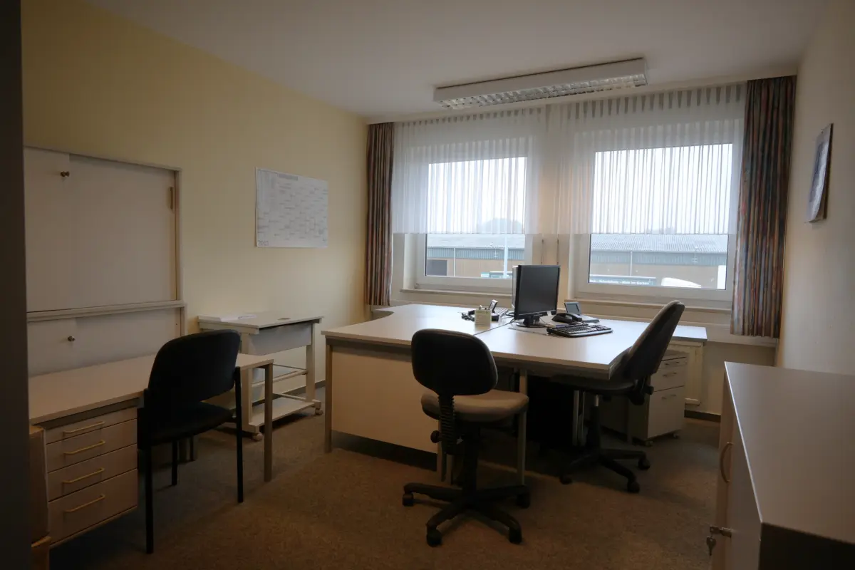 1.Büro links