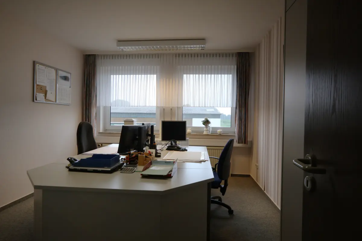 2. Büro links