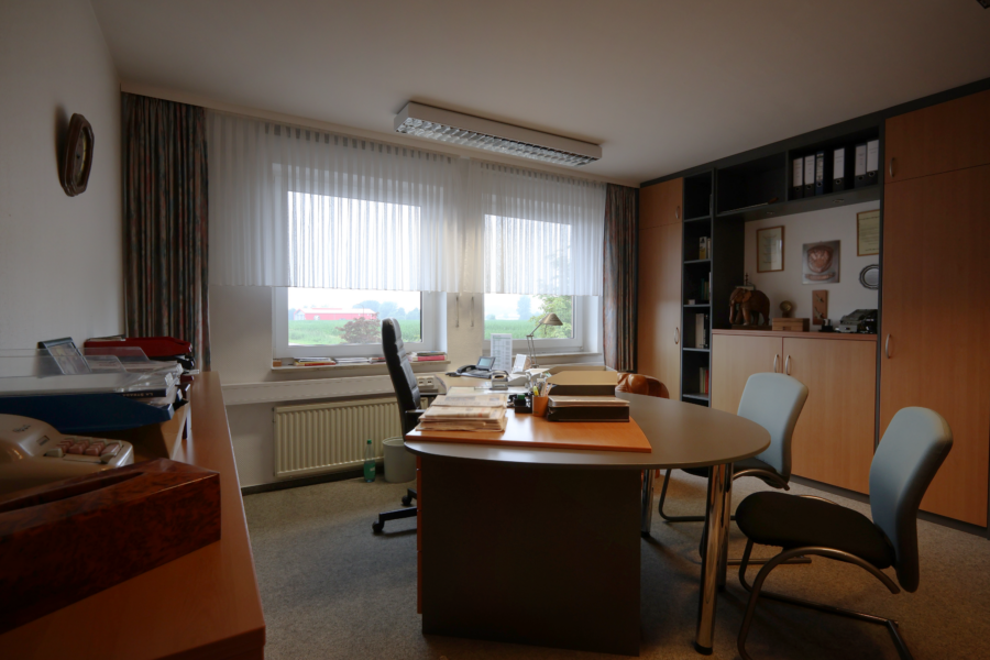 4. Büro links