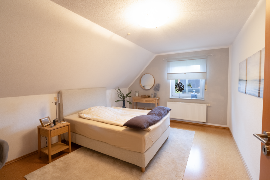 Schlafzimmer I mit angrenzender Ankleide