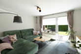 WE EG links: Wohnzimmer mit Zugang zur Terrasse