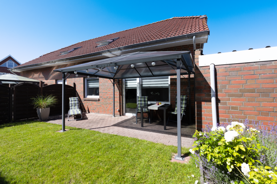 WE EG links: Terrasse mit Gartenanteil
