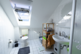 WE OG rechts: Tageslichtbad mit Dusche
